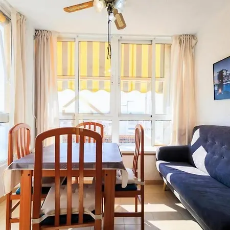 2 Bedroom Beautiful 300m From With Pool!