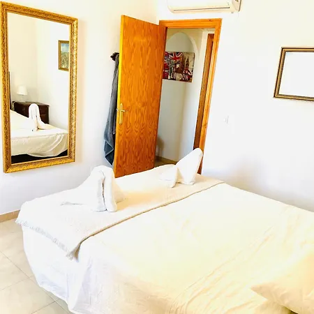 2 Bedroom Beautiful 300m From With Pool! *