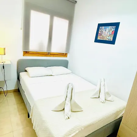 2 Bedroom Beautiful 300m From With Pool! Torrevieja