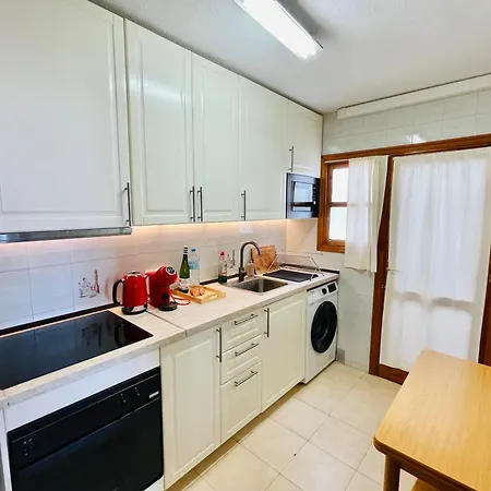 Apartamento 2 Bedroom Beautiful 300m From With Pool!