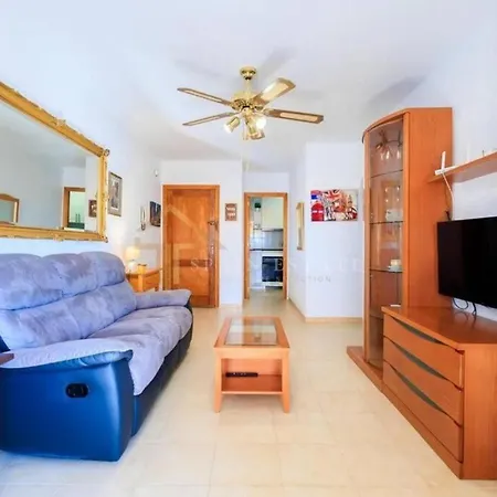 2 Bedroom Beautiful 300m From With Pool! Torrevieja