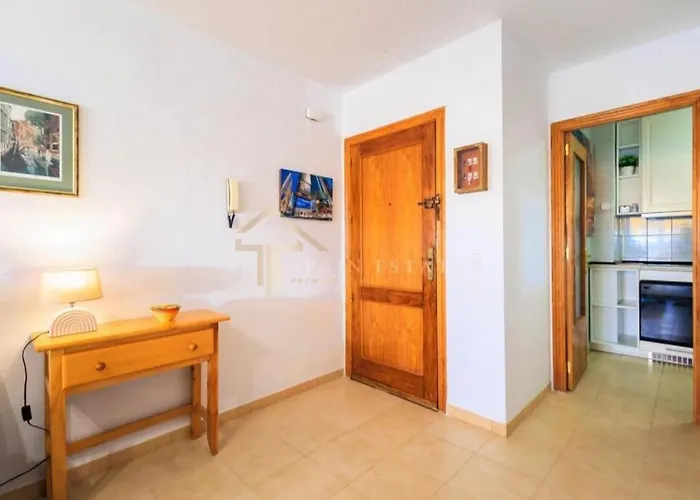Apartamento 2 Bedroom Beautiful 300m From With Pool!